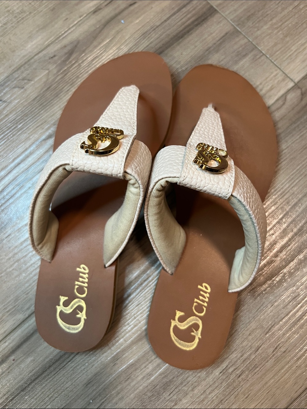 Carmen Steffens Cream Leather Toe-Post Sandals with Gold Emblem